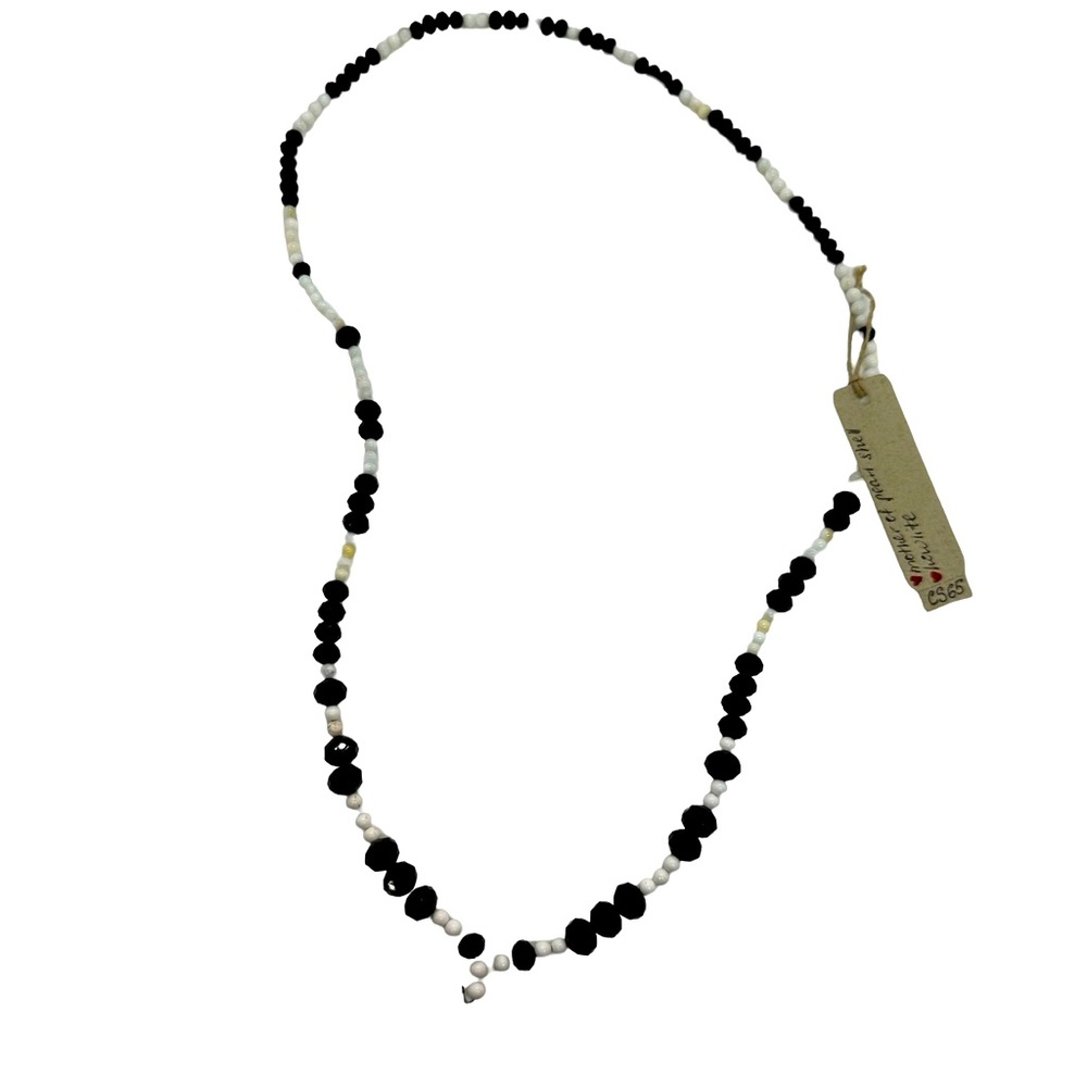 Handmade in Chicago one of a kind mother of Pearl shell, Howlite 15 in long NWT